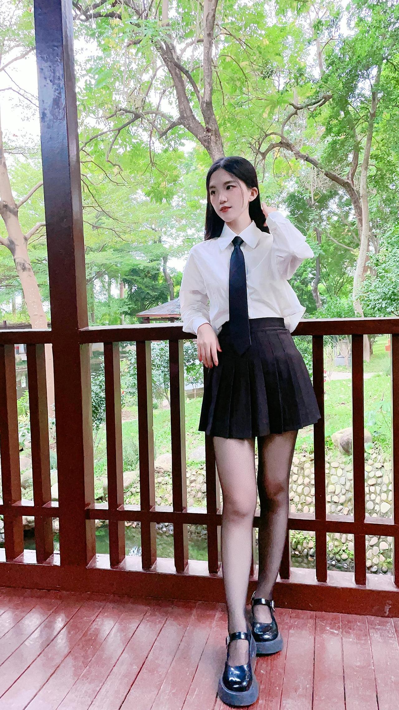 没人能定义你的上限，除了你自己；别把世界让给你讨厌的人。
美女 黑丝 今日穿搭 