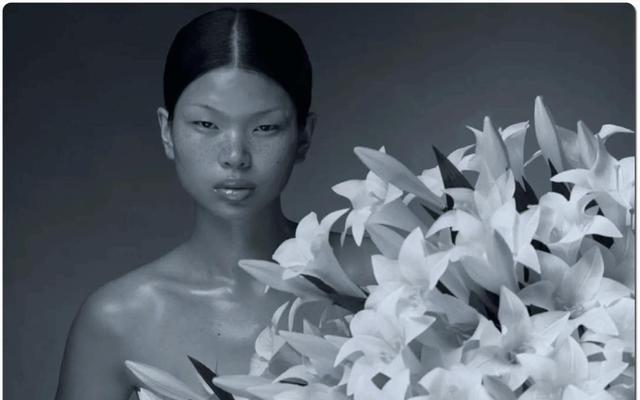 1999 年，18岁满脸雀斑的吕燕去面试模特，一个男人却对着她说：“你真漂亮，真