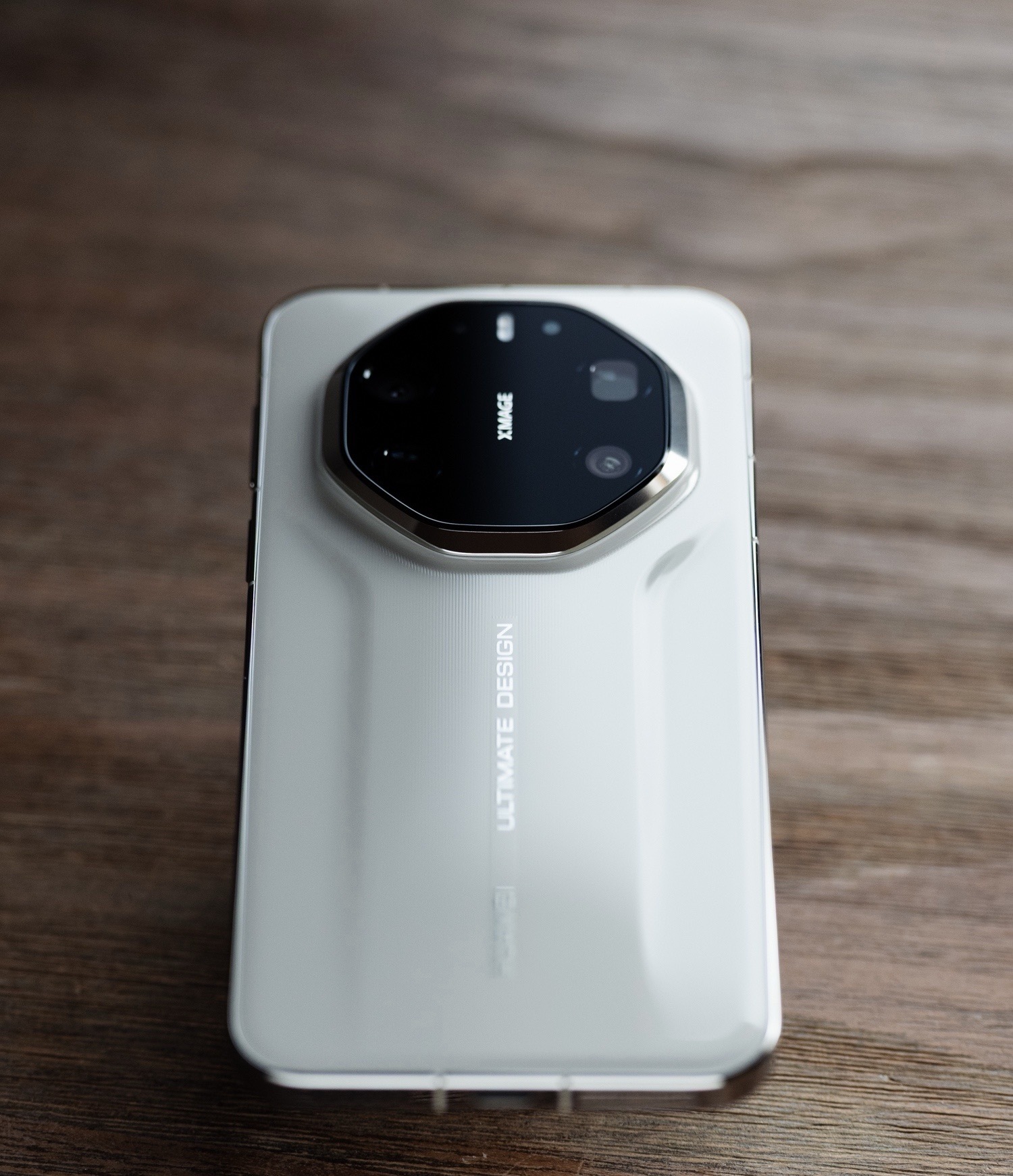 华为 Mate 80 RS 非凡大师（皓白），随手拍几张，不得不说，质感拿捏这块