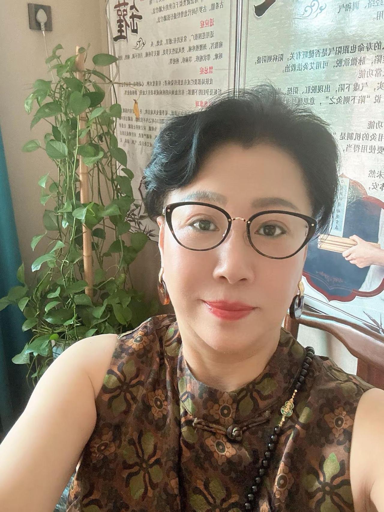 做一个优雅知性的女人 精致一生！优雅到老