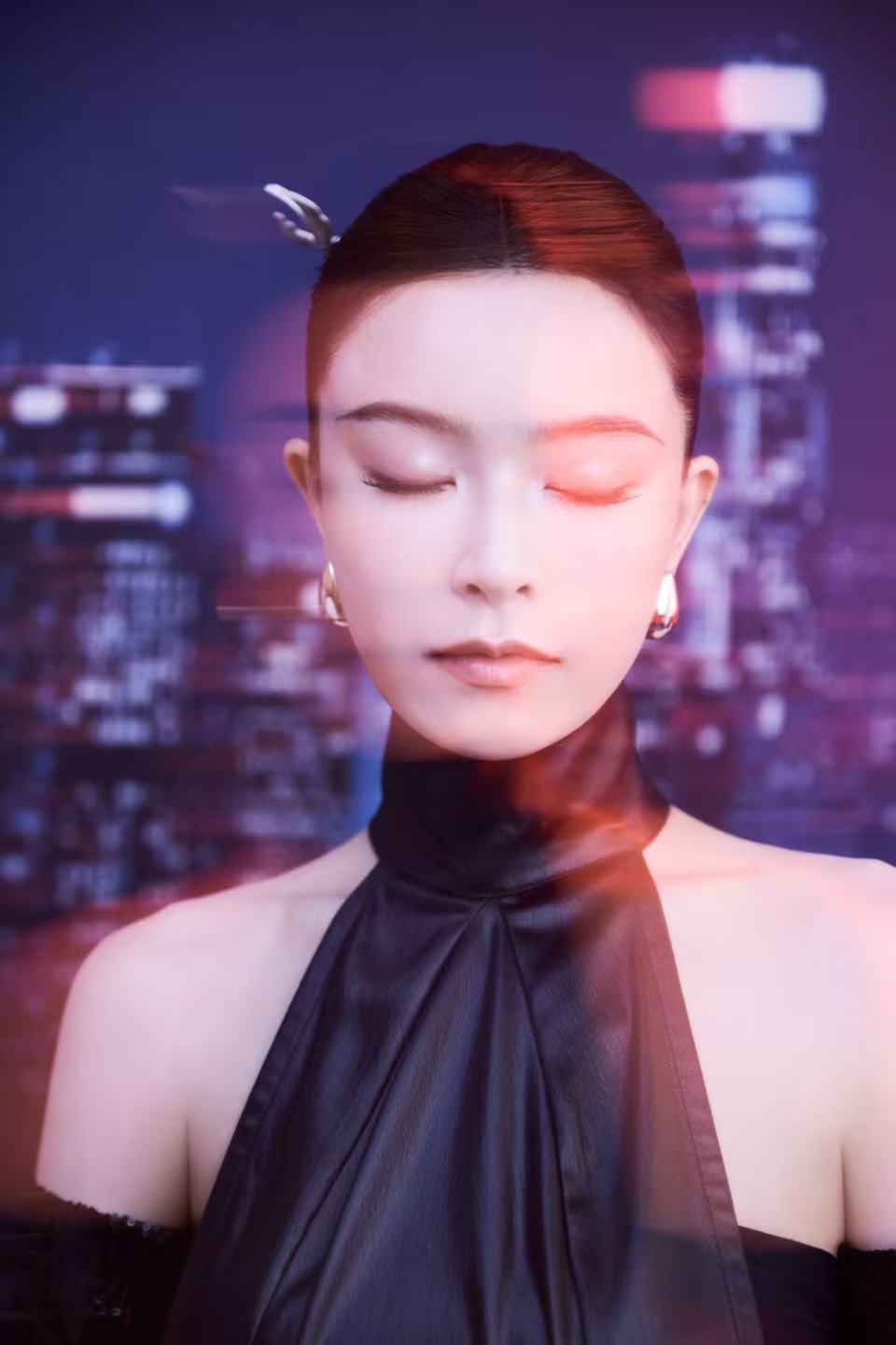 文咏珊闪光灯杀手文咏珊真的是闪光灯下的天生焦点，越闪越耀眼，冷白皮在强光下通透发