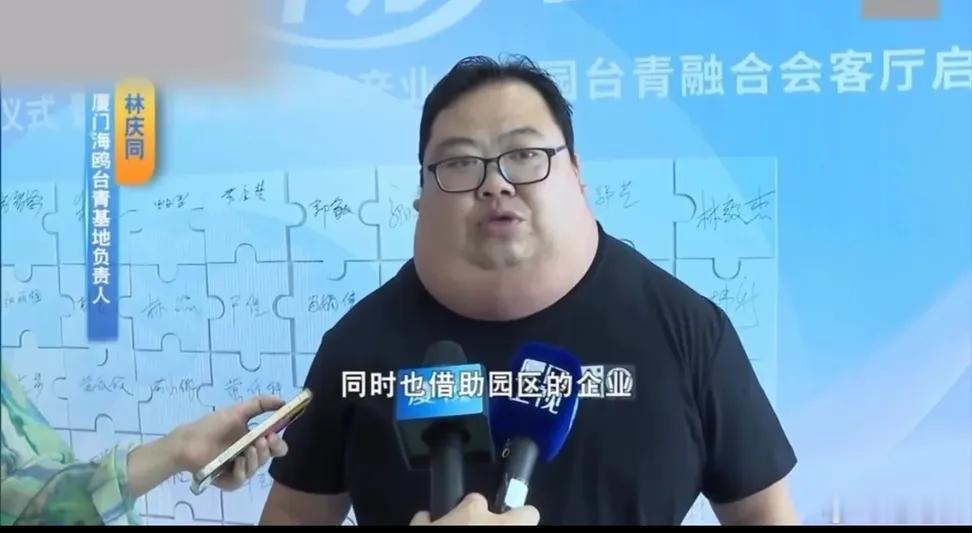 没有P图也不是AI生成是记者采访的新闻画面 