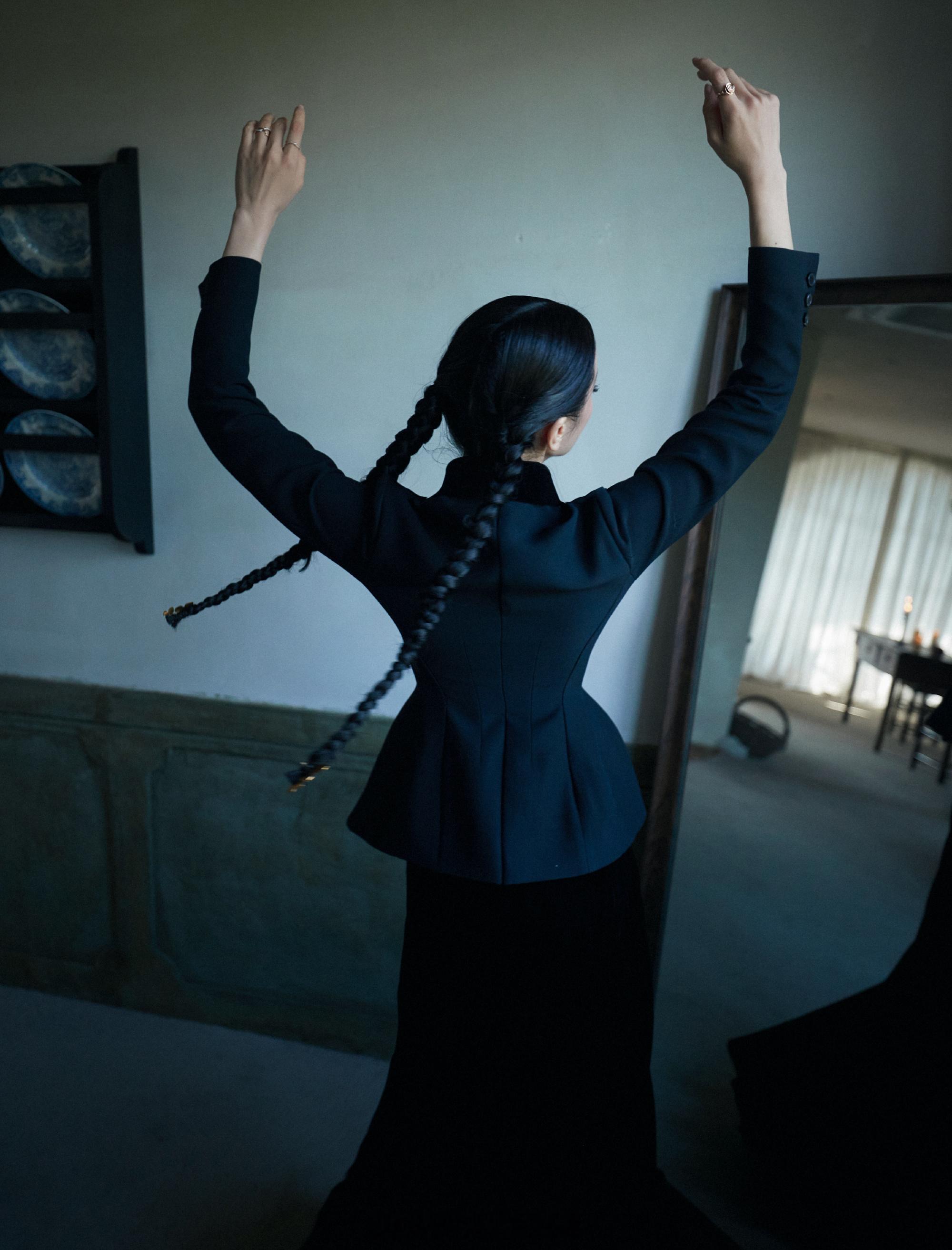 迪丽热巴暗黑风大片 