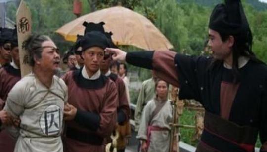 古代砍头时，为何犯人会乖乖跪下不反抗？其实有4大原因不得不跪
 
在古装剧中，我