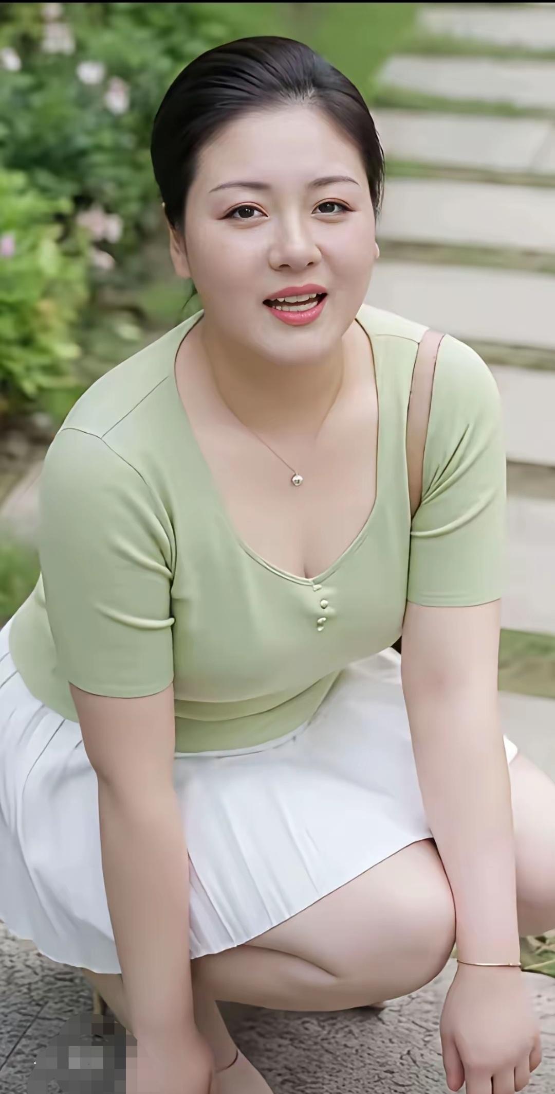肤白貌美如花是每一个男人的梦想