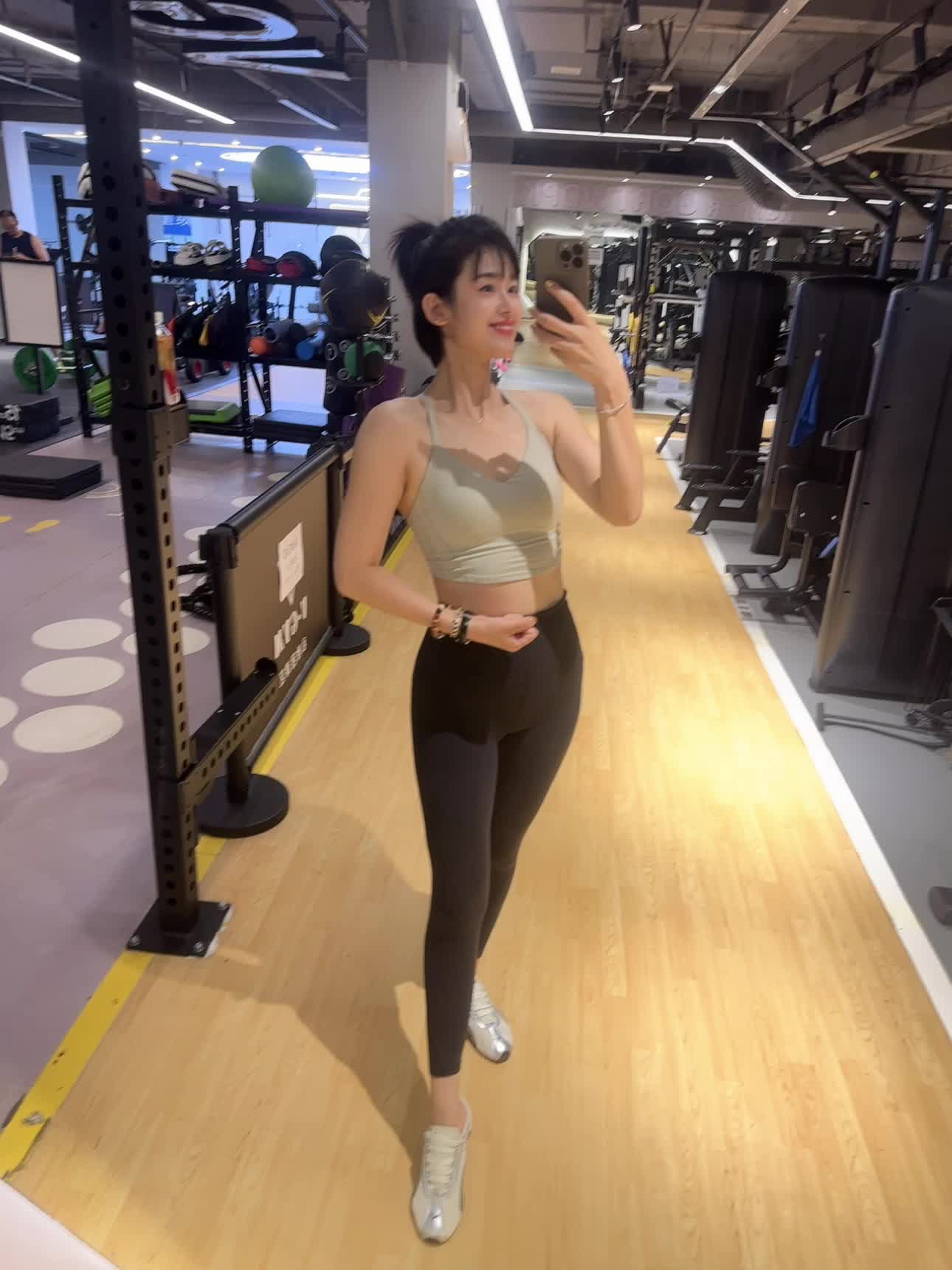 把肩膀头子练出了爱你的形状❤️