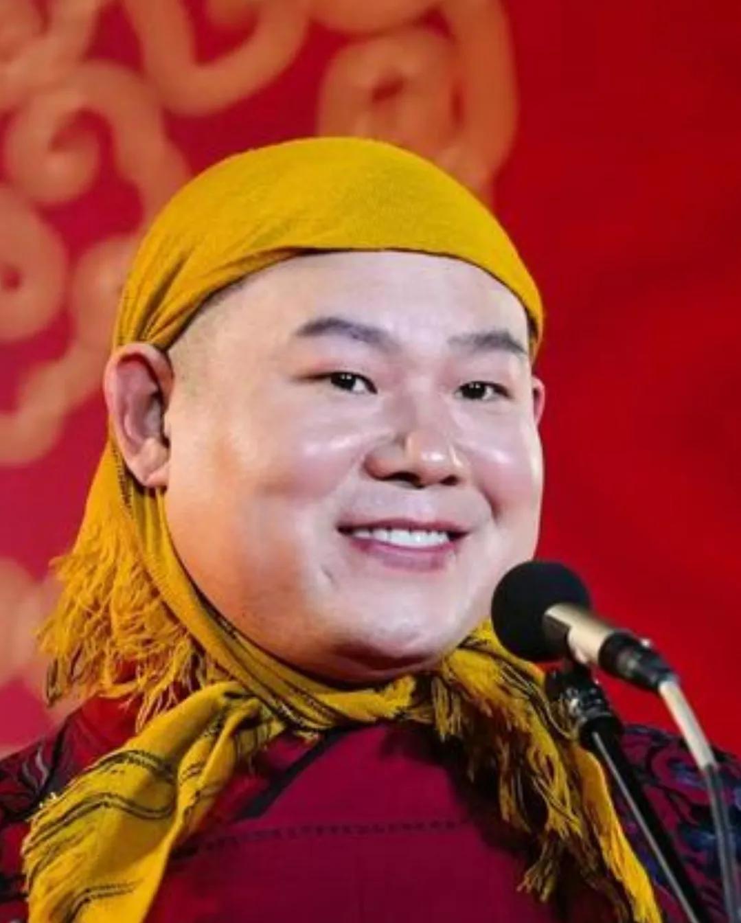 苹果发布两条信息安全大片，岳云鹏出演了该系列短片。这一合作让网友们感到意外和惊喜