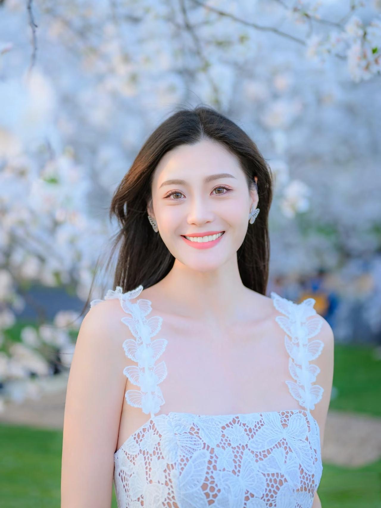 女生如何穿搭看起来时尚更有品味呢