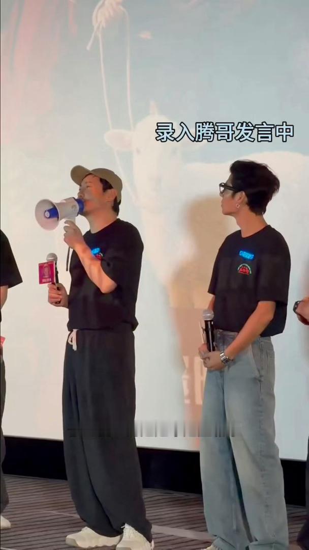 蒋奇明说广西话给沈腾都逗乐了🥳龙餐馆路演高能时刻，蒋奇明家乡话一出，连沈腾都忍