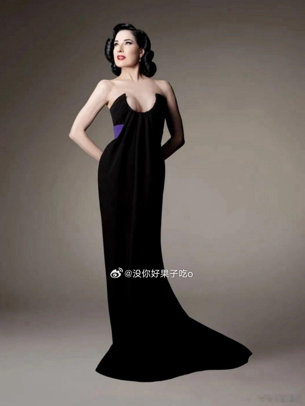 周大福老总现场亲自官宣，赵露思 跳过考察期拿下品牌最高的全球代言，还佩戴未上新珠