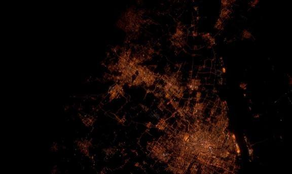 🛰️长三角俯瞰夜景地图，沪苏通锡禾...
国际太空站宇航员拍摄长江三角洲城市群