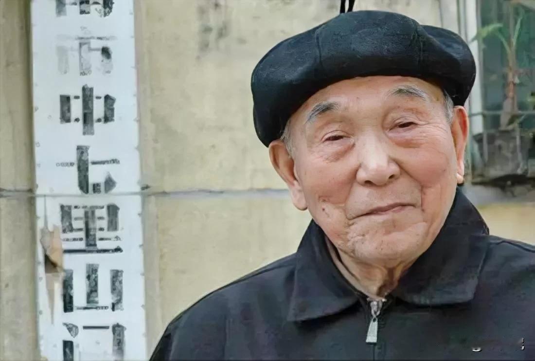 山崎宏29岁时被抓壮丁，作为军医来中国，发现日军残杀妇女和儿童，他果断上前阻止，