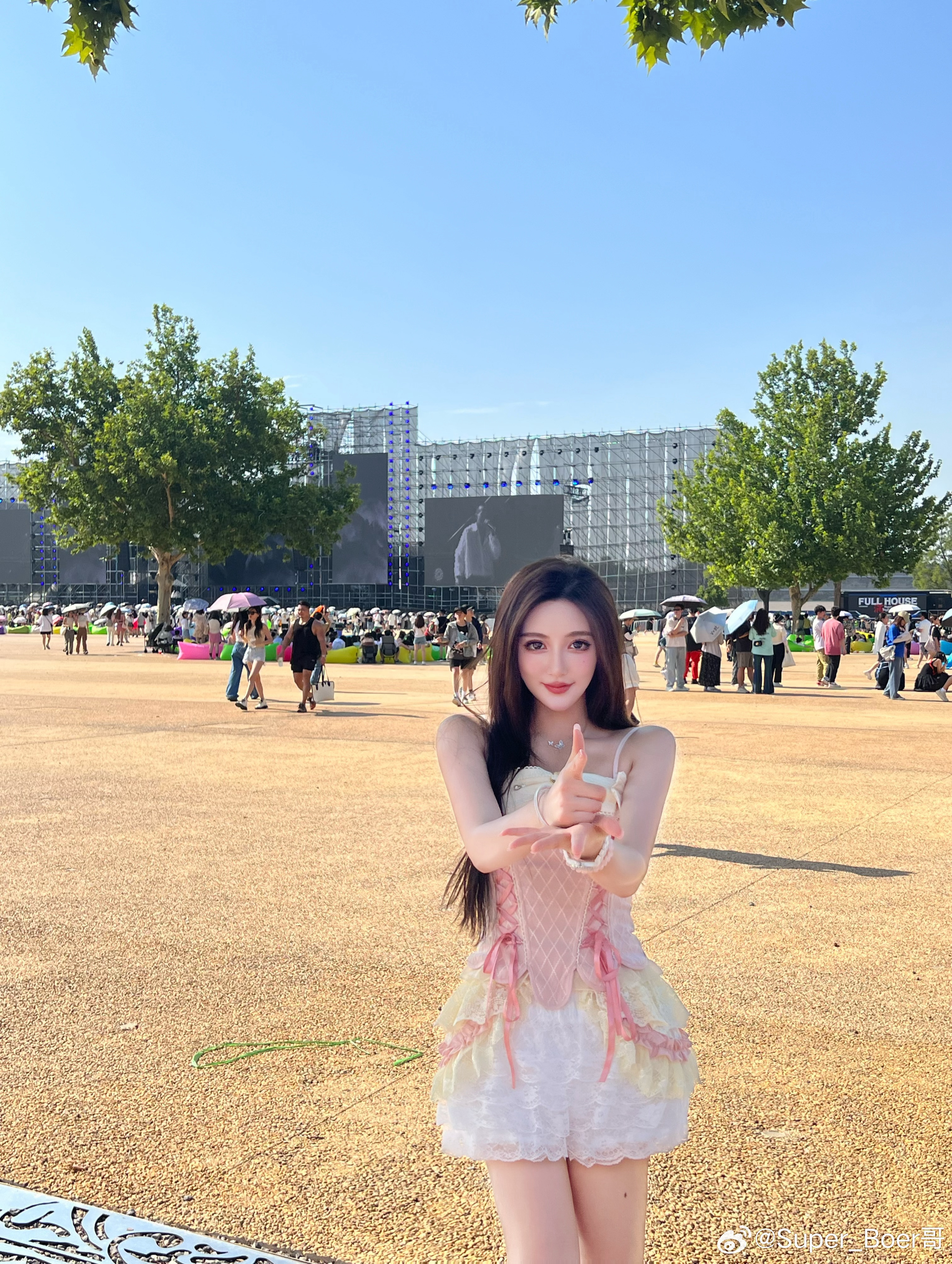 今天西安的气温会惩罚每一个来看音乐节的特种兵  ​​​