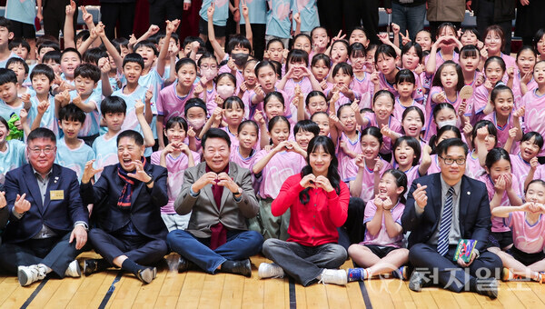 唐津市与申裕斌携手举办的“全国乒乓球庆典”圆满落幕 200余名青少年参赛唐津市于