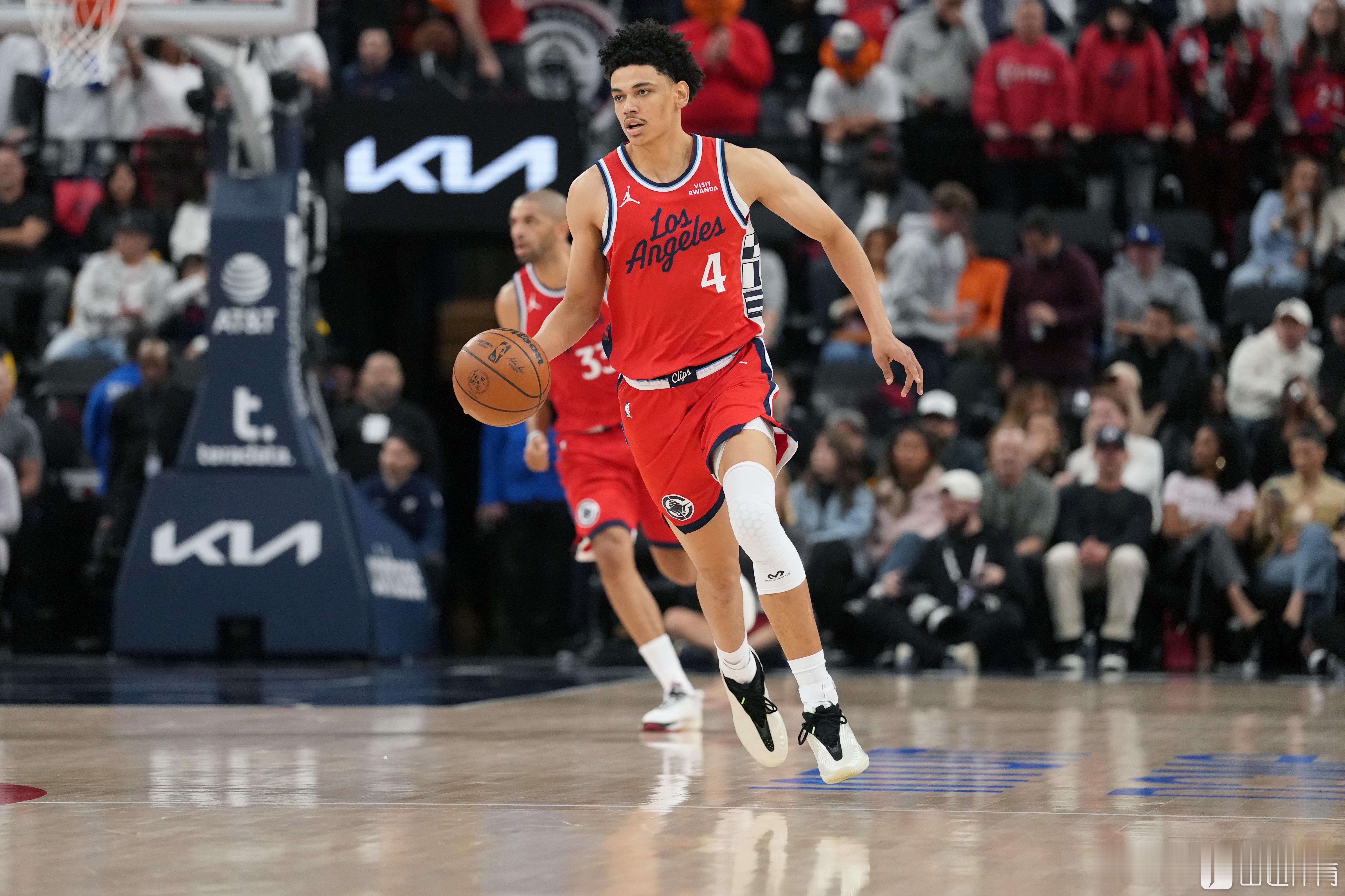 1月6日讯 NBA常规赛，洛杉矶快船在主场以103-102的比分战胜金州勇士。赛