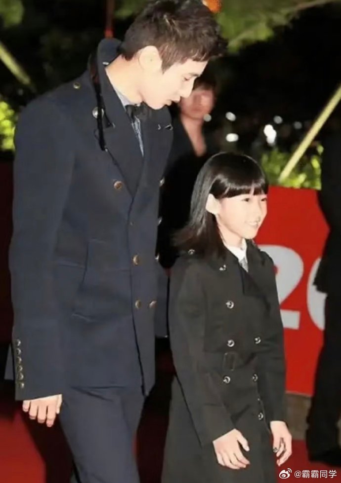 元斌为金赛纶戒烟，此后成习惯，这份坚持与担当尽显人品魅力。他的深情与自律，令人钦