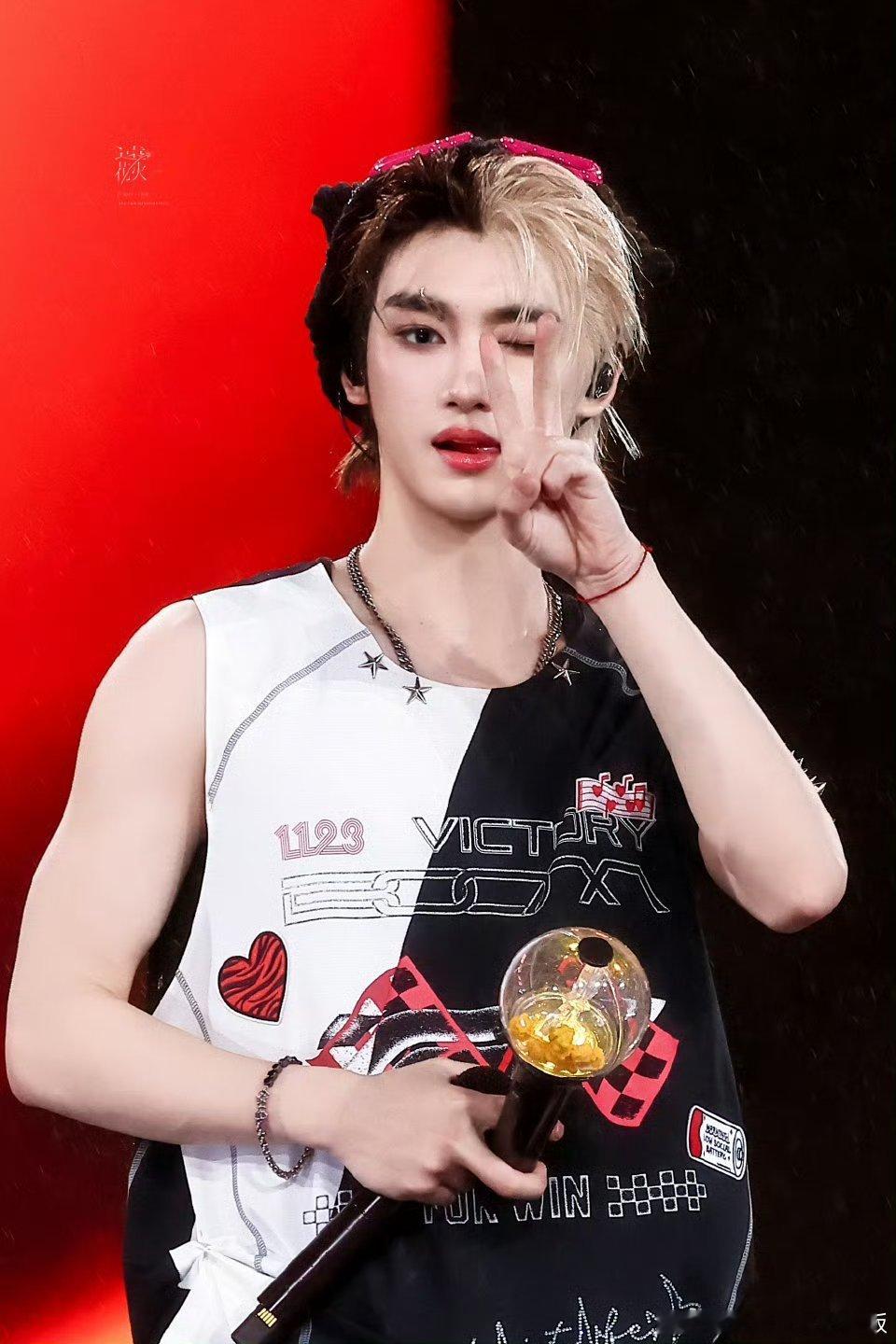 丁程鑫你好星期六 ✨ 丁程鑫 开始推理吧4     我的得意与失意，奖杯和人生，