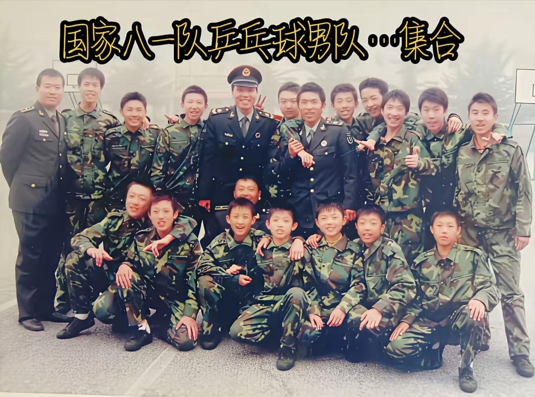 这张照片是原八一乒乓球男队的珍贵合影：

我居然只认出了徐晨皓，周雨，尹航，寥泓