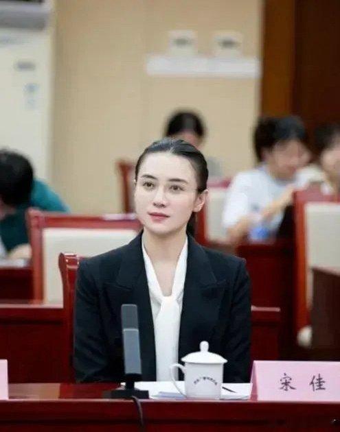 曝宋佳已领证结婚 宋佳人漂亮，演技也好，偏偏找的男友……生活中是有这样的女孩子，