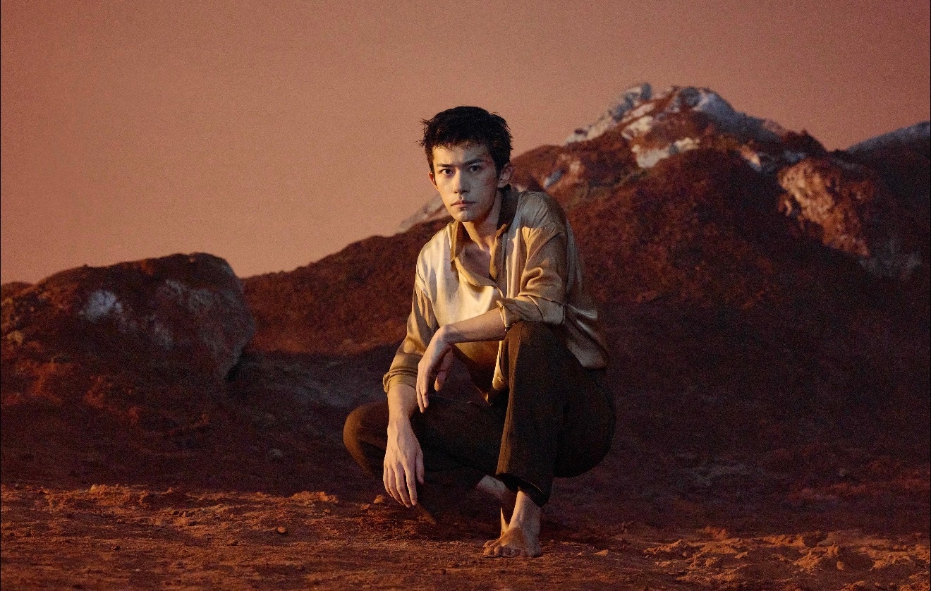 我会跟这只缅因猫一起等惊蛰无声动起来的 