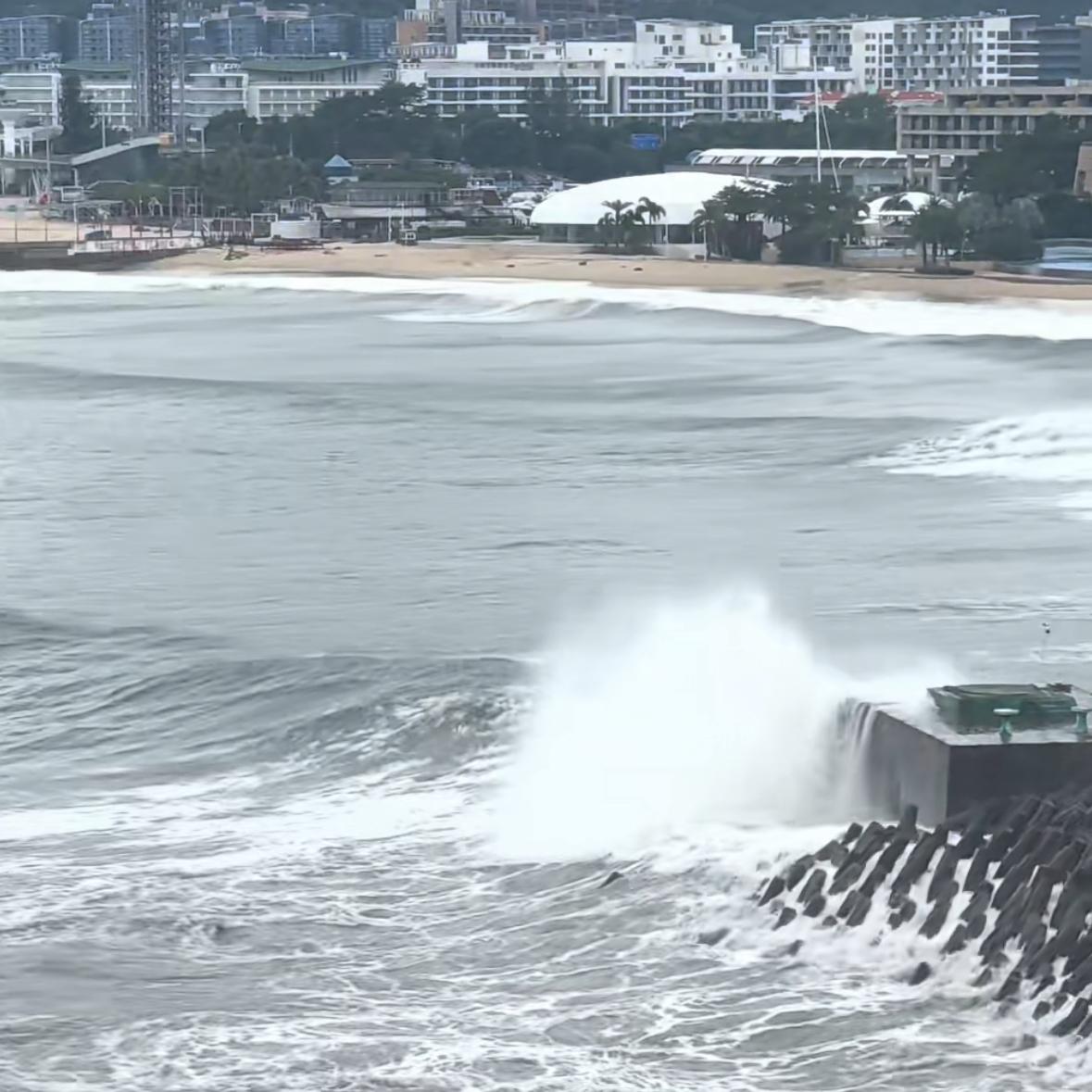 严阵以待的风王“桦加沙”，好像绕道了，据说发现我们大深圳的防护设施太到位，不欲“