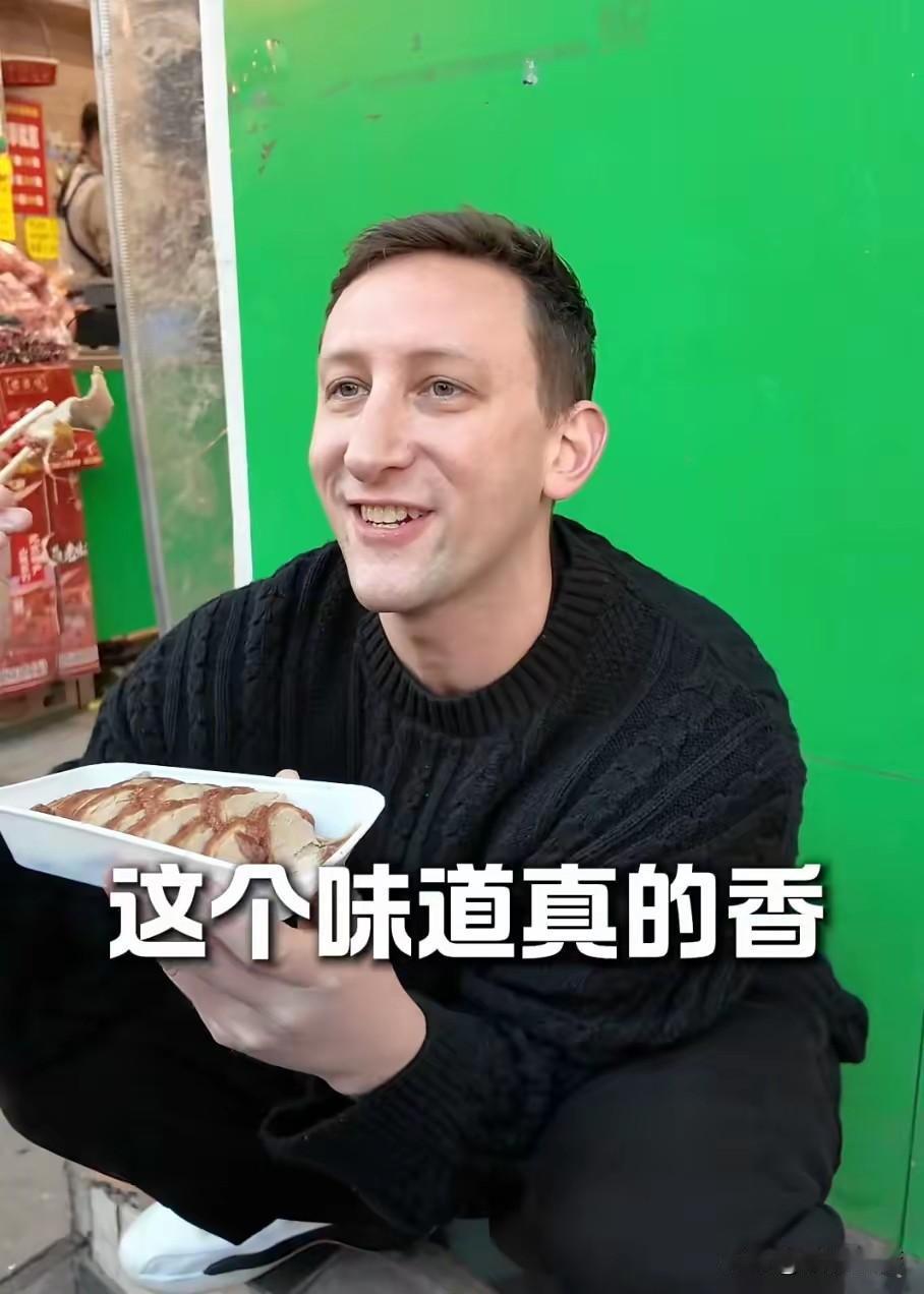 埃文凯尔，
​定居中国最大的问题，
​不是语言通不通，也不是身份证件，而是一定要