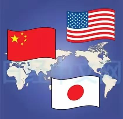 中美日正在上演新的“三国演义”。
第一，美国是“伪盟主”，看似强势，实则外强中干