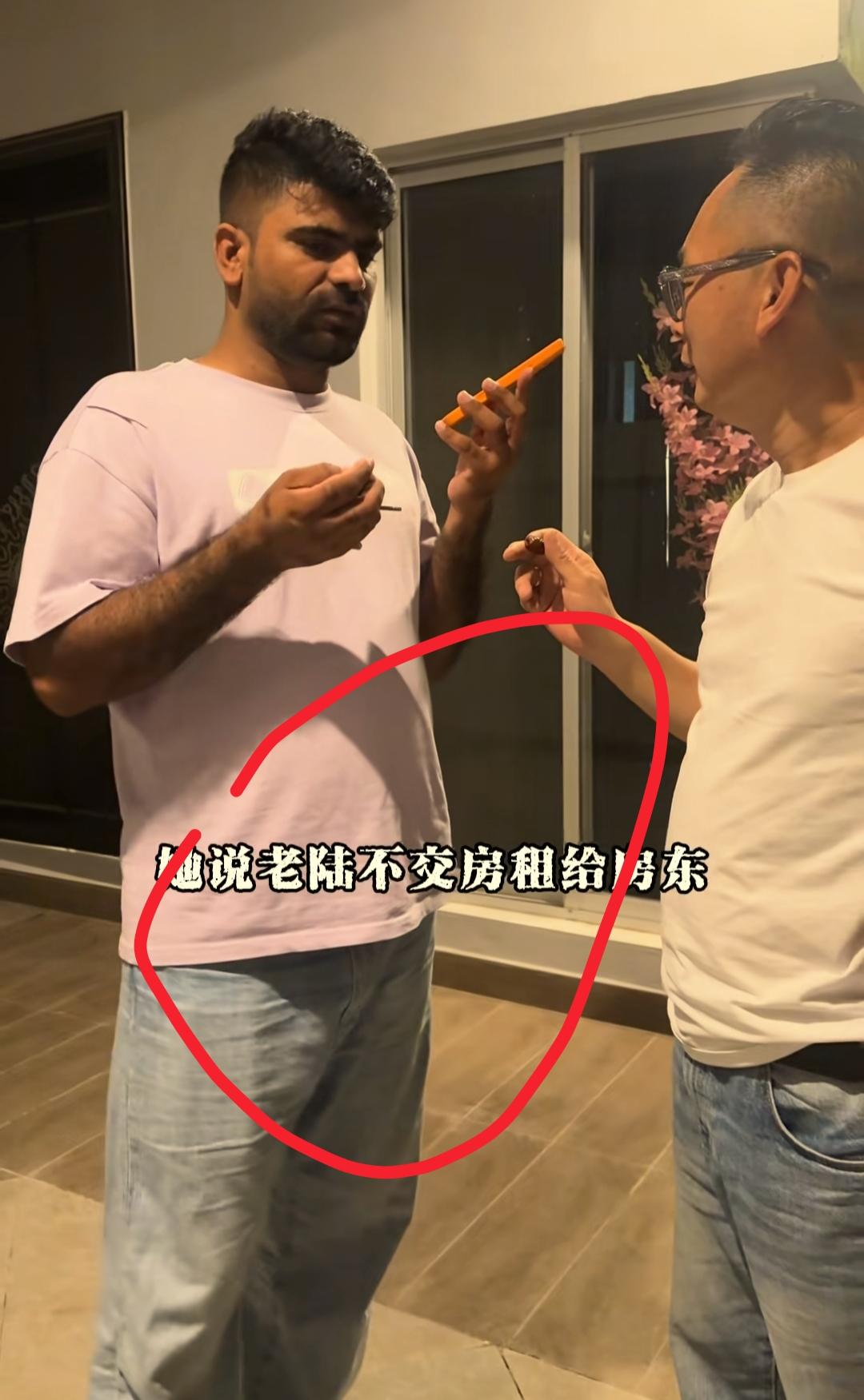 老陆已经很难痛快解决房租事了
原因很简单
不是因为掏不起一万卢比，也不是因为故意