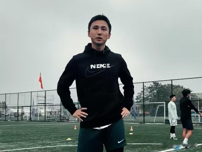 中超大结局：梅州客家遗憾降级…在刚刚结束的中超收官战中，梅州客家客场1：5不敌北