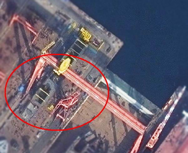 一敌二逼退外舰，南昌舰尽显大国海军担当

西太平洋某海域，南昌舰随辽宁舰航母编队