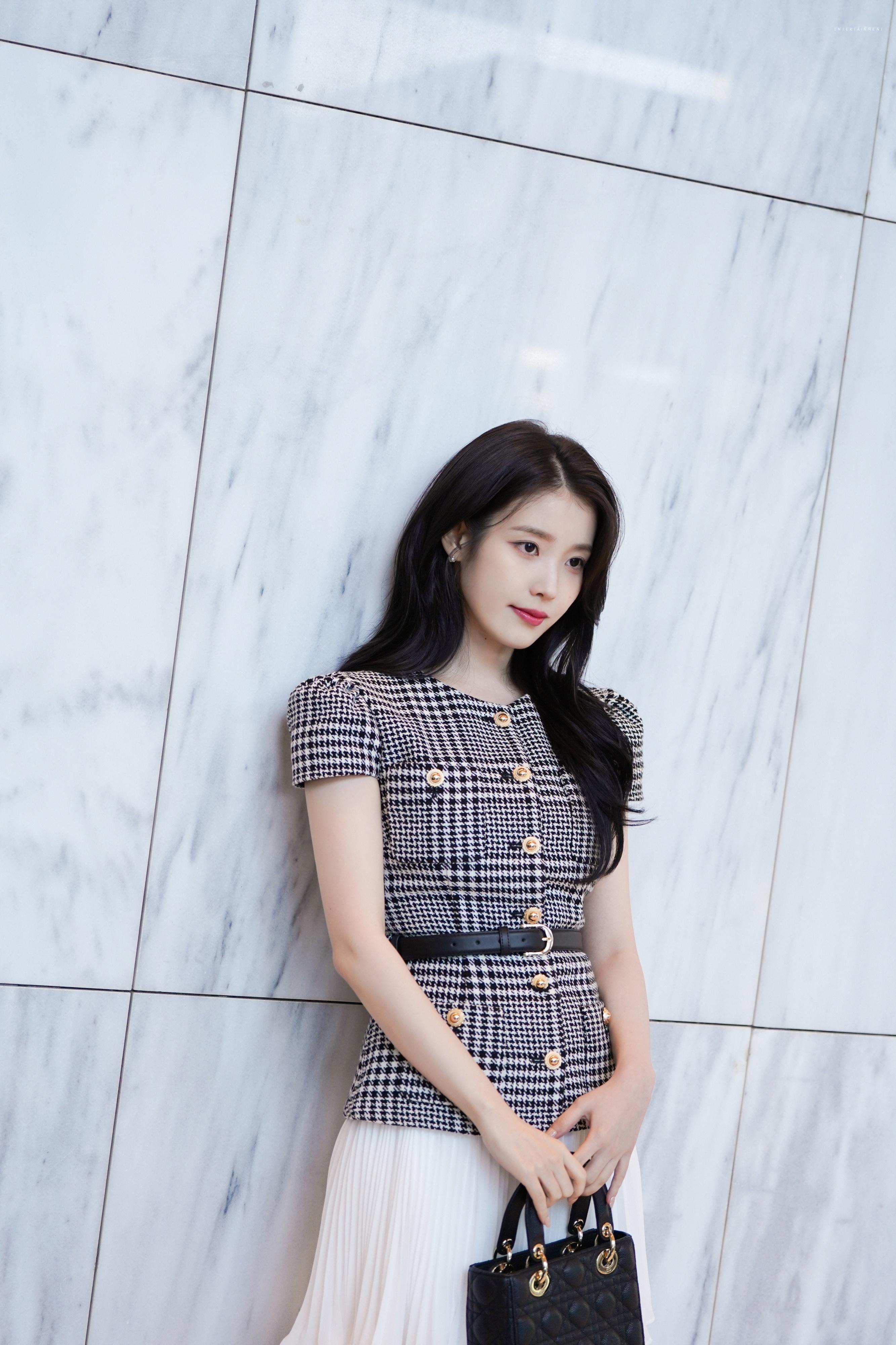 260420 IU官方更新《21世纪大君夫人》幕后花絮图Part.2 