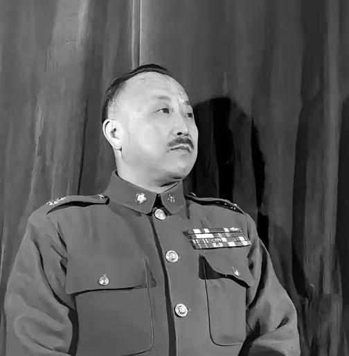 1949年，卫立煌被囚禁，李明扬在看望他时，悄悄对他说：“卫兄，你可不能去台湾，