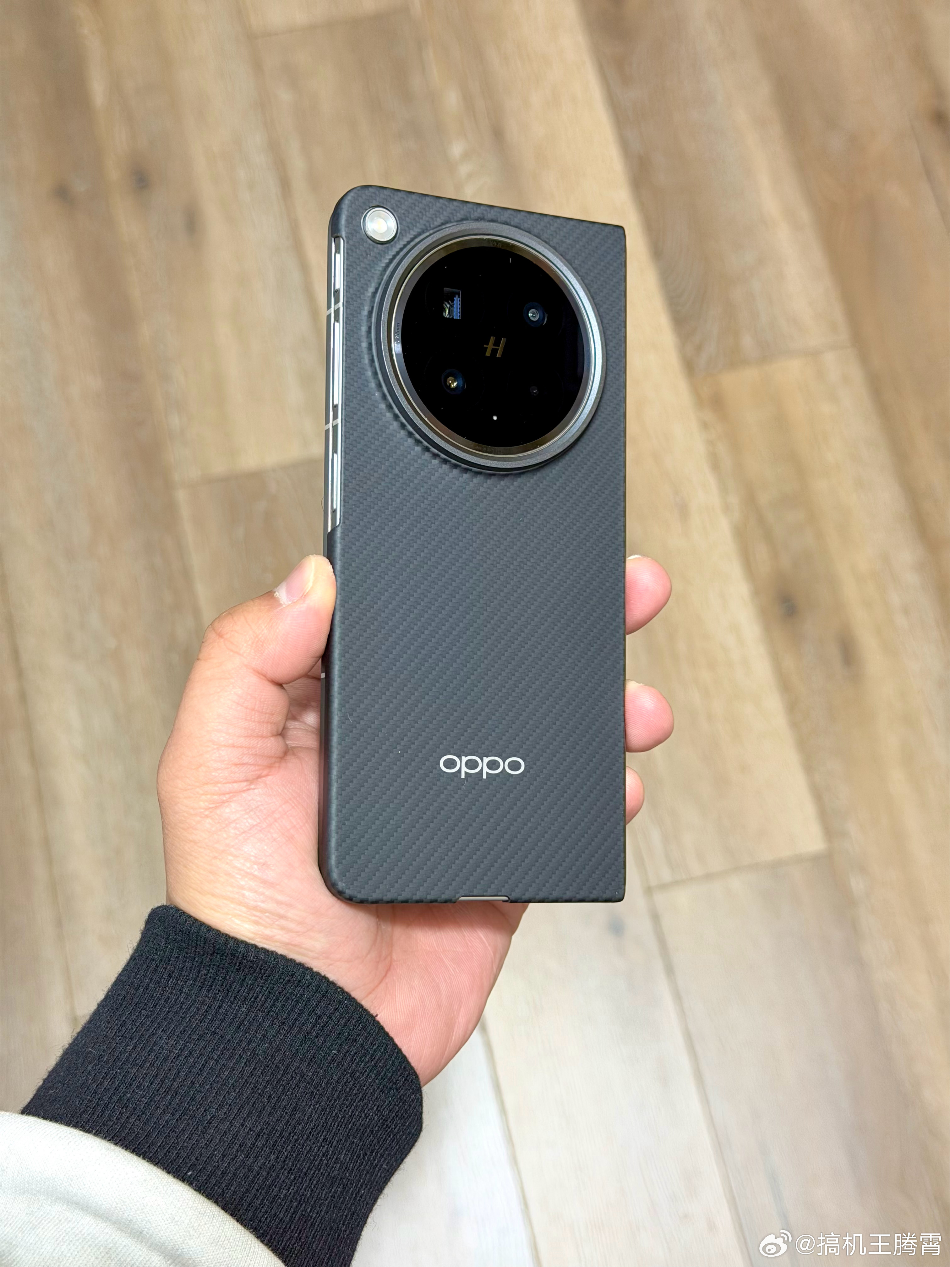 说个OPPO Find N6很多人不知道的点吧，这次随机附送的是凯夫拉手机壳，并