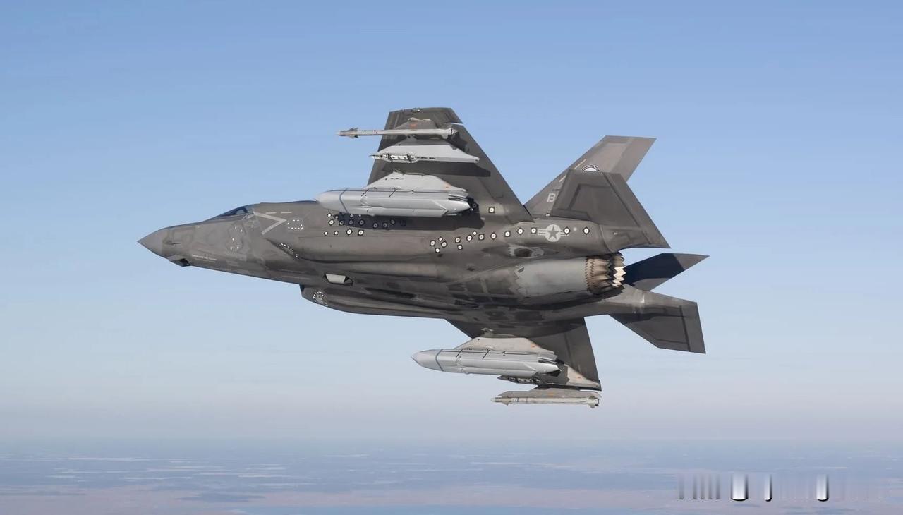 ✈️🇺🇸 洛克希德·马丁公司完成 F-35C 挂载 LRASM 的第一阶段集