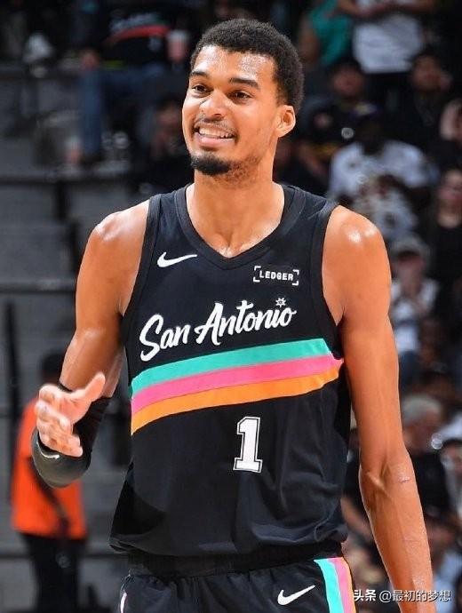 这几位谁才是今日NBA最佳球星？

谢泼德 27分4板6助2断 15中9  
