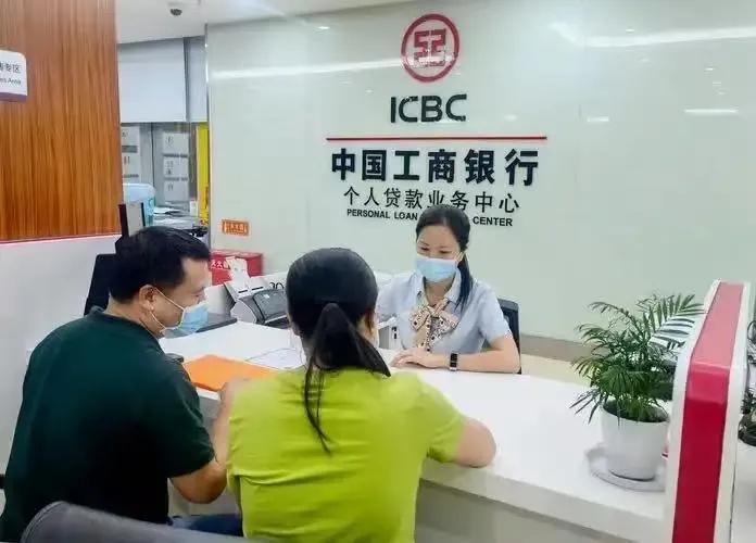 最近“零负债人群”成了热议话题，甚至被视作稀缺资源，不少观点认为撬动这部分人群的