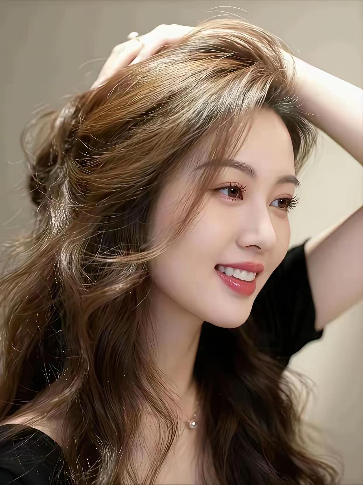 美女的牙齿🦷好漂亮