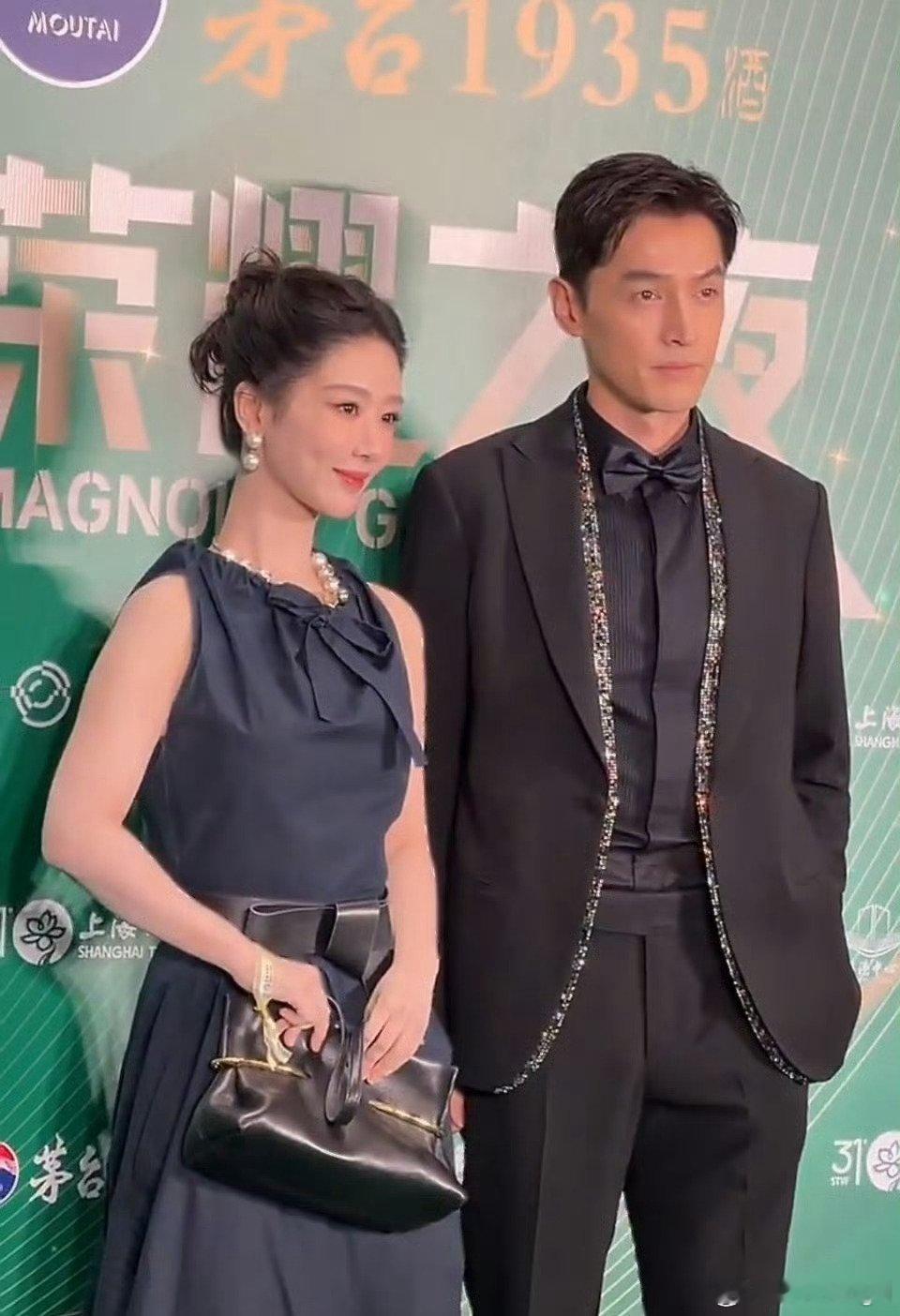 胡歌杨紫同框白菊和多杰队长见面了白玉兰提名晚宴