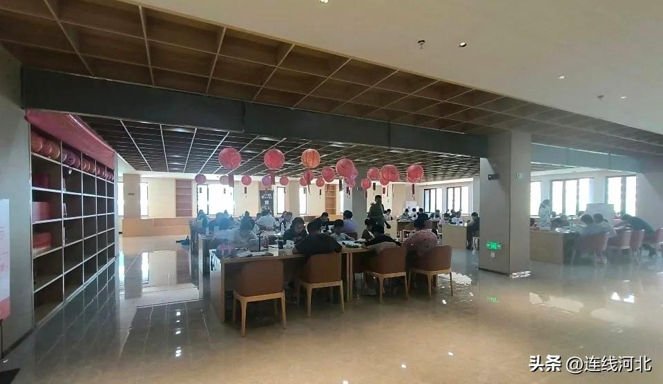 多元阅读服务一应俱全】长安区图书馆坐落于东垣东路与金水街交叉口文体中心三楼，11