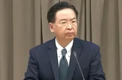 5月10日，台湾原外事部门负责人，现任台湾安全会议秘书吴钊燮，私下里大骂日本和菲