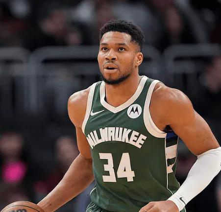 鹰管但凡不是脑子进水了，也不会为了字母哥送出杰伦·约翰逊吧！
是，字母哥是2MV