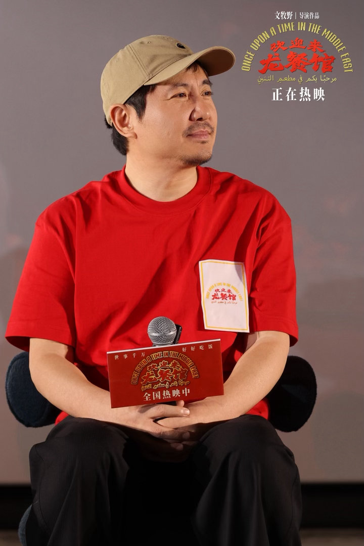 钟楚曦支持欢迎来龙餐馆欢迎来龙餐馆看哭钟楚曦钟楚曦用亲身观影感受为龙餐馆背书，这
