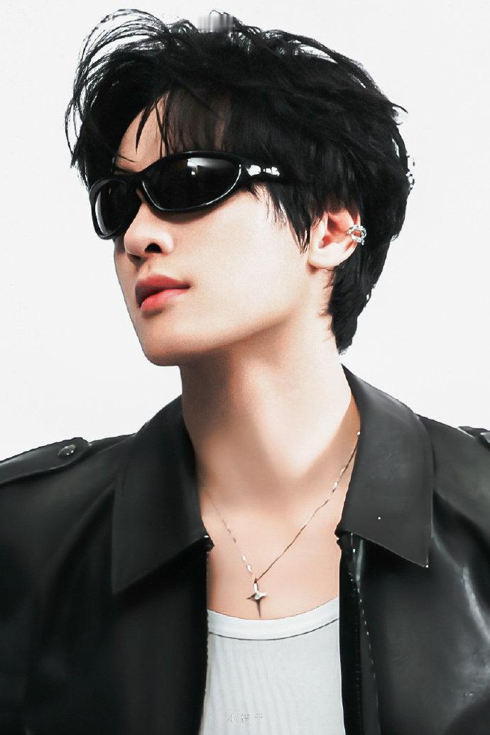 展轩剪影预告照展轩剪影预告照，期待官宣啦~ 