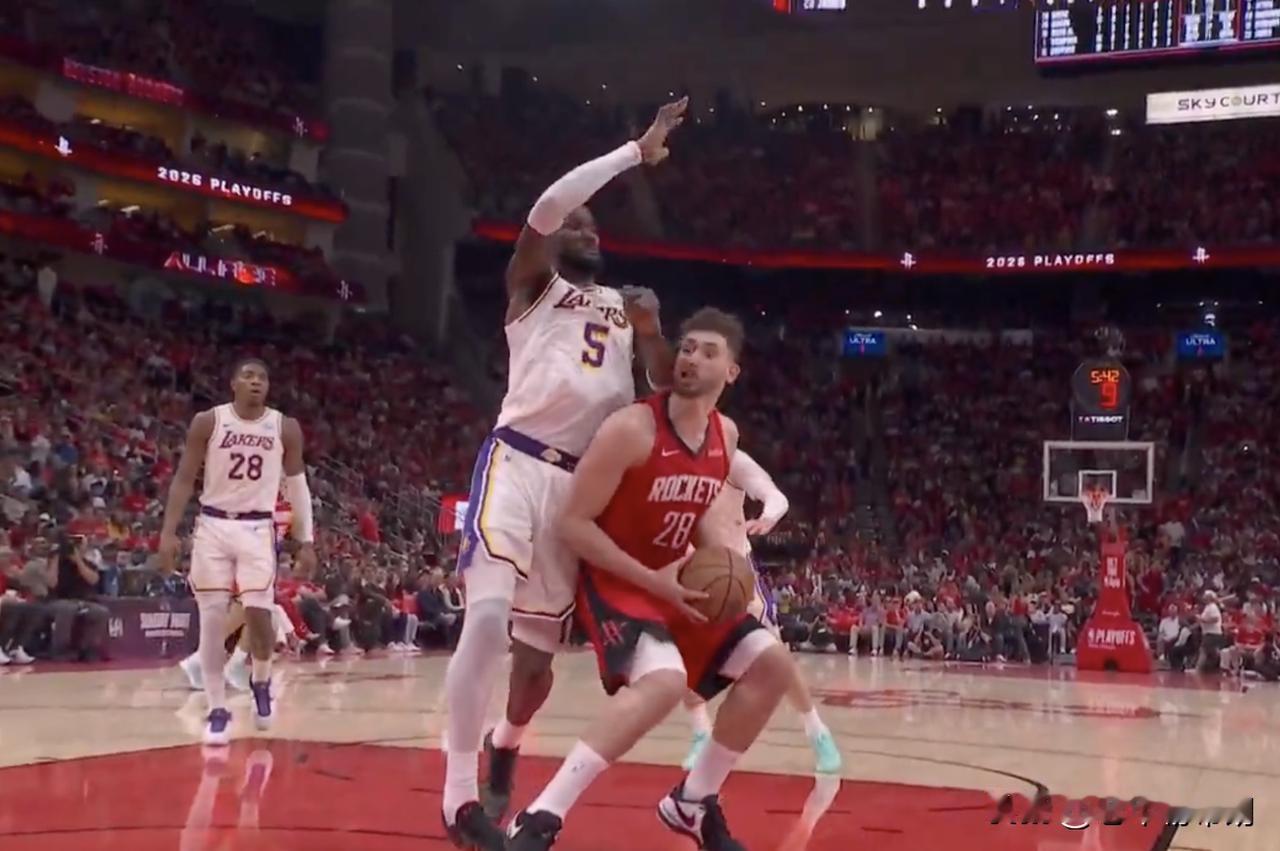 惨遭驱逐+客场落败！艾顿发声辩解：我绝非打球肮脏之人
 
4月27日，NBA季后