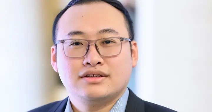 MIT学者造出分子钢板！超薄铠甲让太阳能电池材料寿命延长10倍