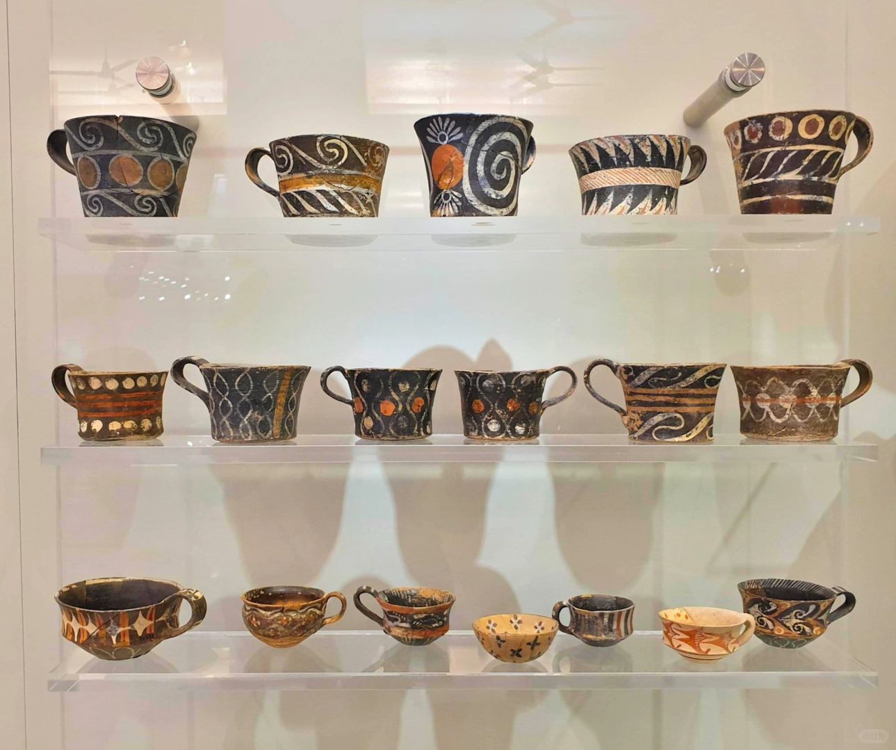 3700年前的米诺斯水杯。米诺斯文明，也译作弥诺斯文明，是爱琴海地区的古代文明，...