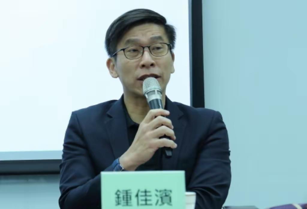 突袭美超微台湾12地约谈6人，拿台积电跪美递投名状欲封锁大陆芯片，大陆直接叫停E