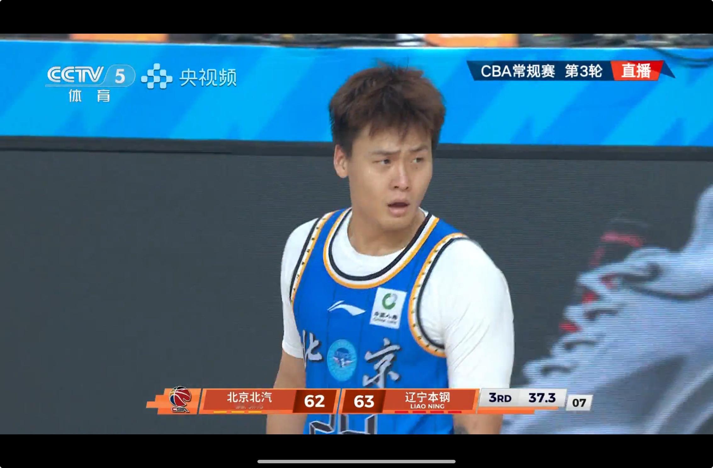 赵睿4次犯规，在FIBA规则下就很麻烦了。 