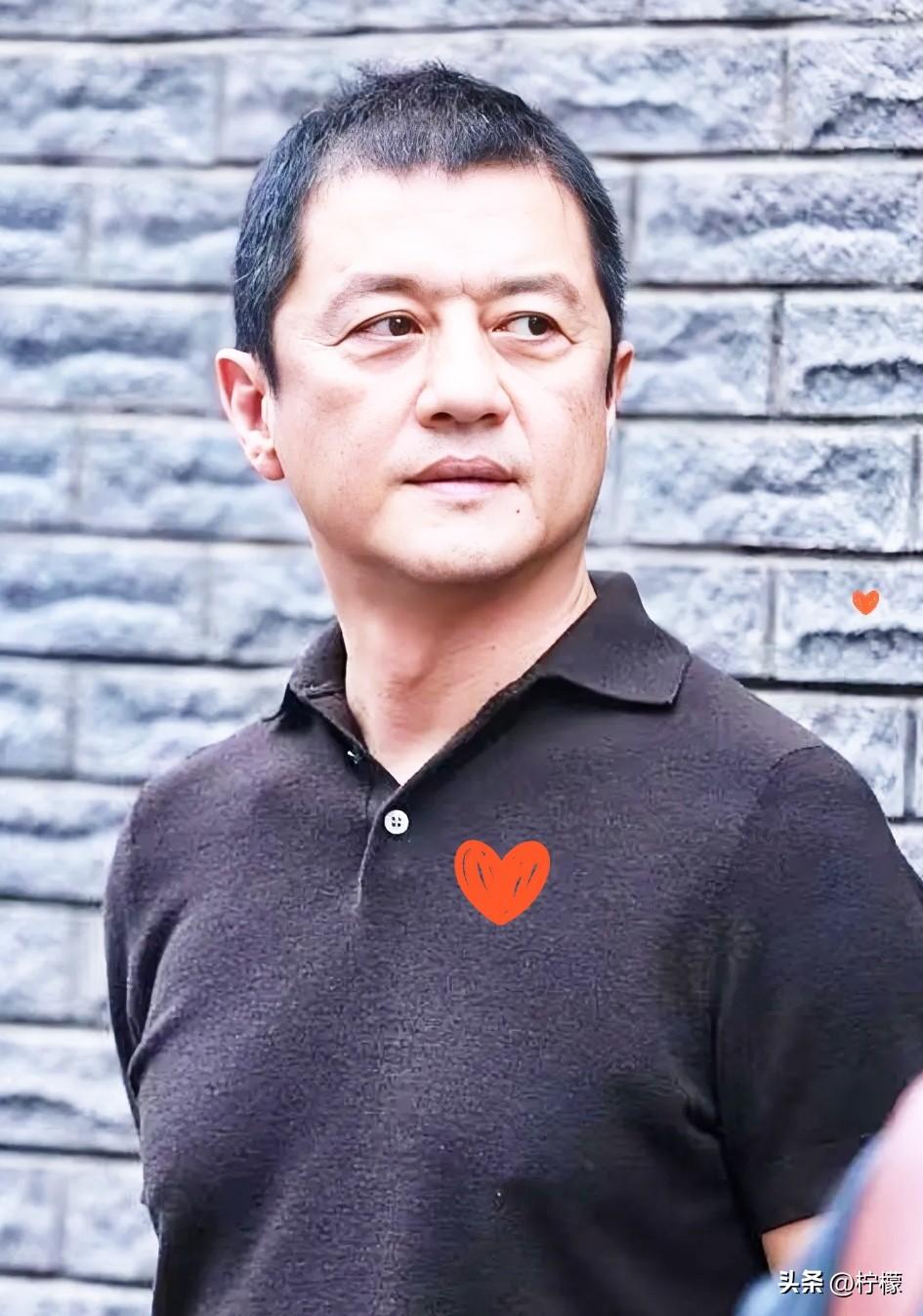 李亚鹏现在估计很头疼。
他无论如何也想不到，
3月31号大半夜，自己又被顶上了热