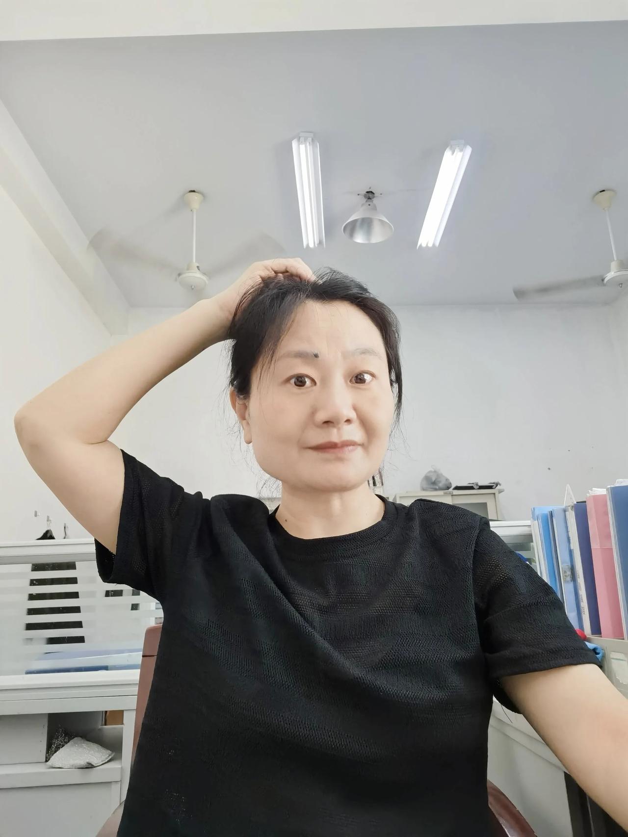 77年蛇，48岁拥有啥
1，有情绪稳定读大四的儿子
2，有顾家每个月工资上交的老